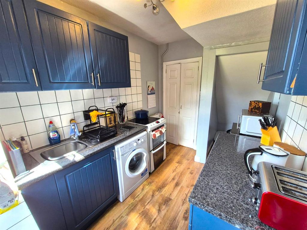 Property photo 2 of 11 Kitchen
