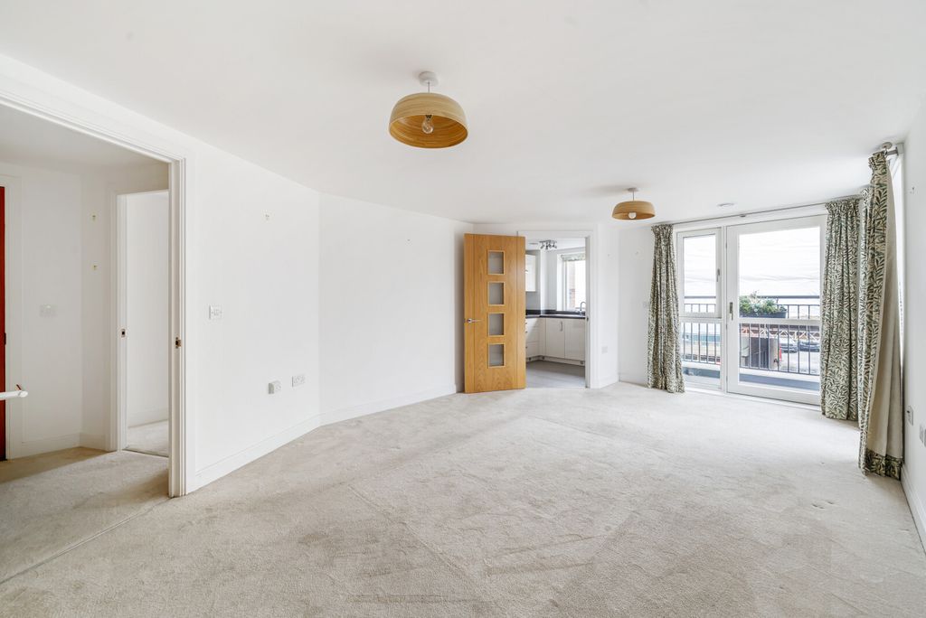Property photo 3 of 11 Sitting/Dining Room