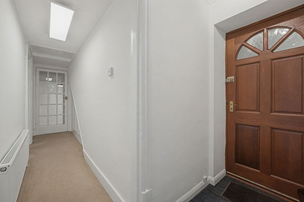 Property photo 2 of 17 Ground Floor Flat, 8 Radnor Park Road, Folkestone, Ct19 5Au