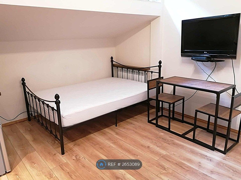 Property photo 3 of 7 Double Bed