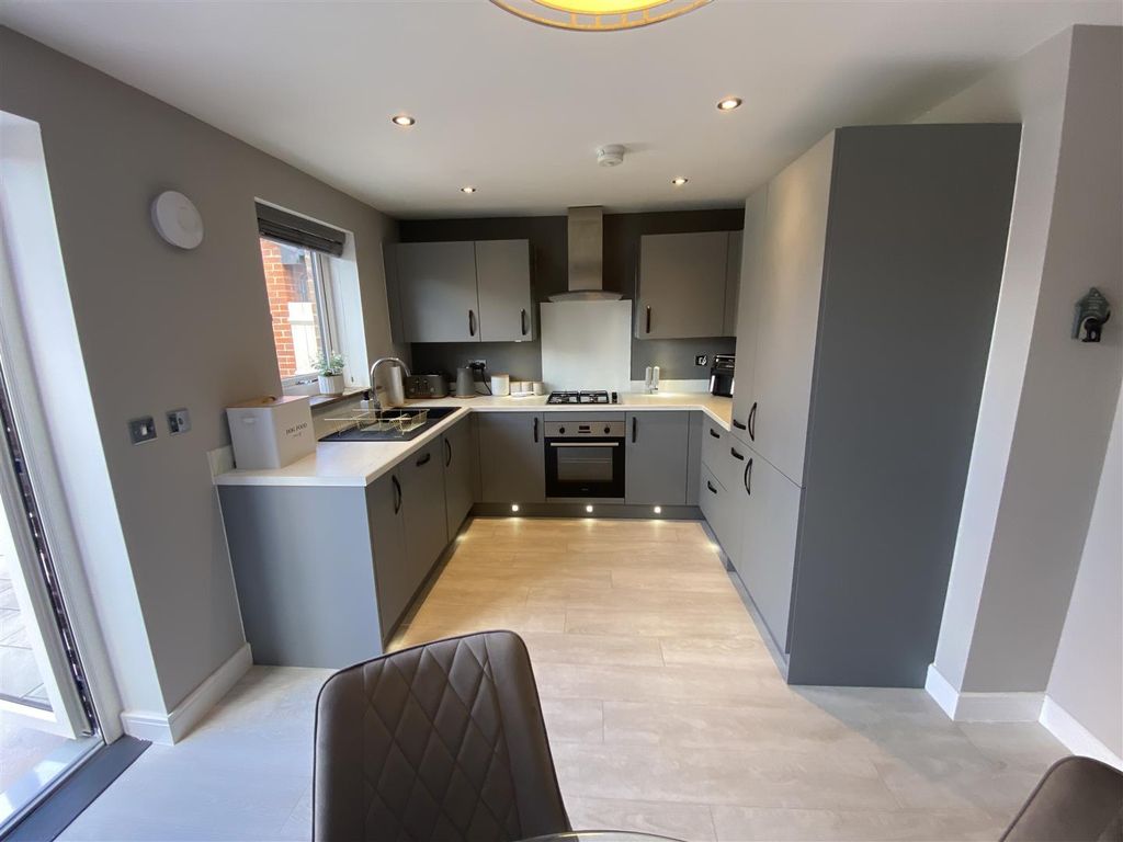 Property photo 3 of 12 Dining Kitchen