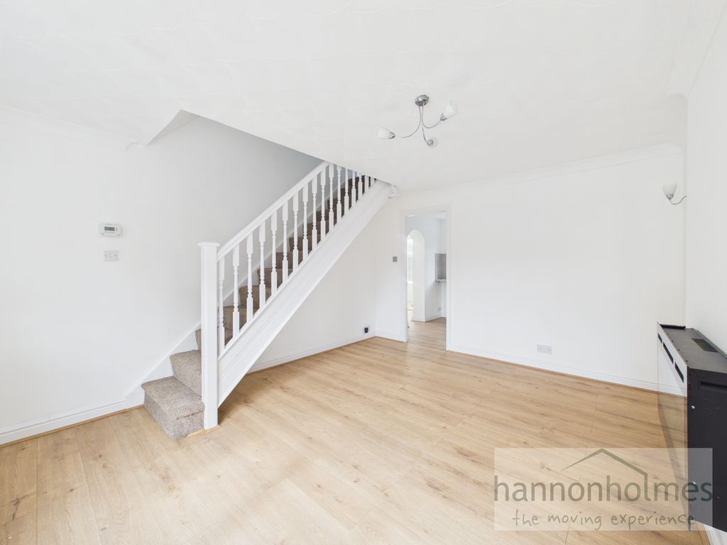 Property photo 3 of 29 Cam05283G0-Pr0232-Still001