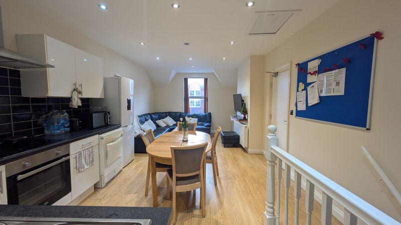 Property photo 3 of 7 Photo 9