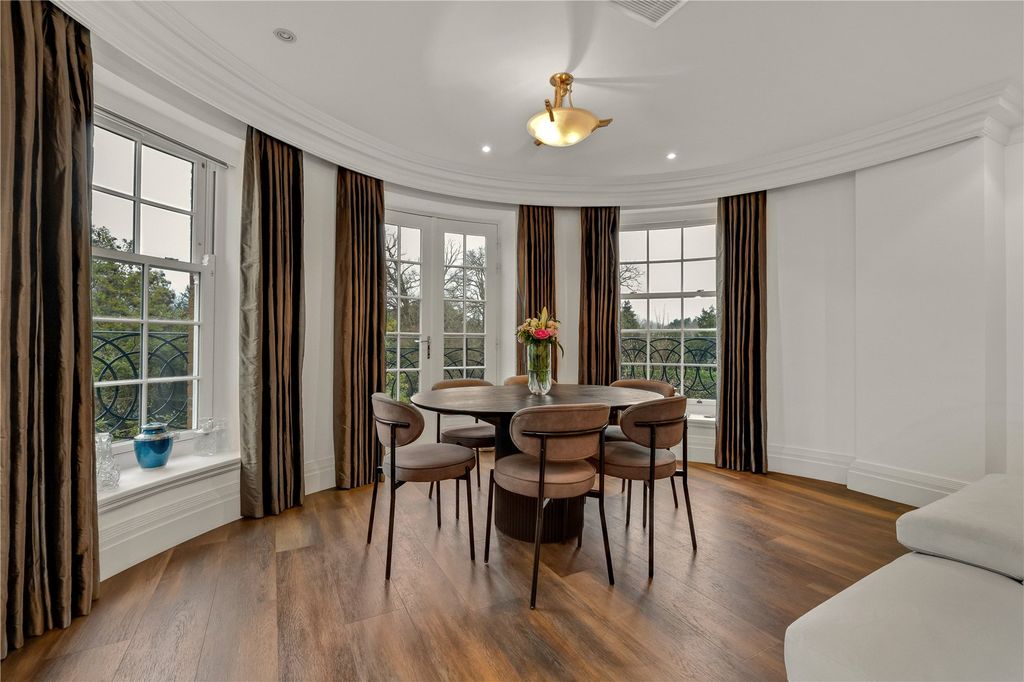 Property photo 3 of 16 Dining Area