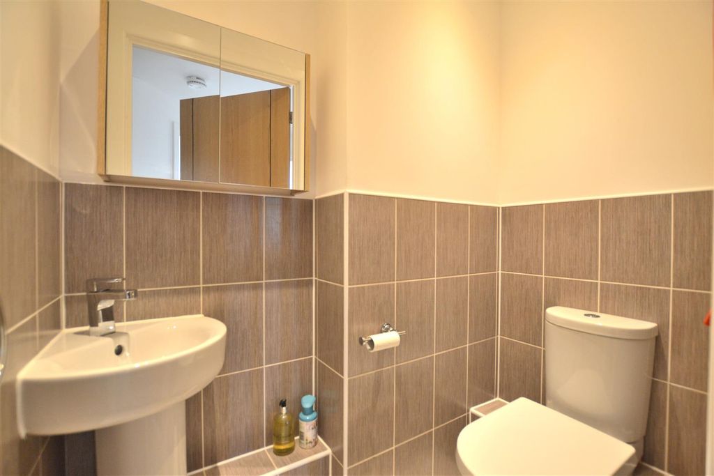 Additional image 10 of 2 bed flat for saleKings Place, Fleet GU51