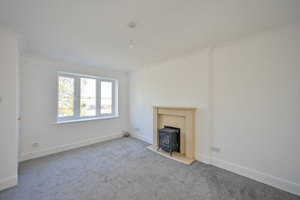 Property photo 3 of 18 Lounge