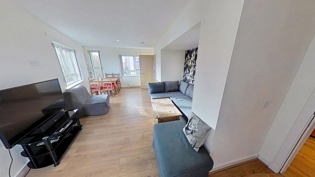 Property photo 2 of 11 Photo 2