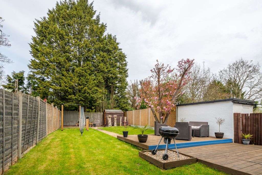 Property photo 2 of 33