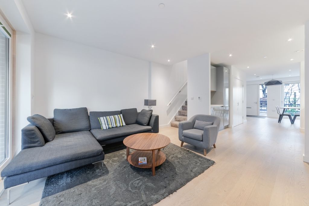 Property photo 1 of 10 Living Area