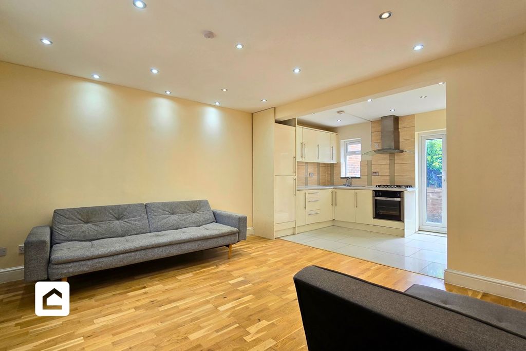 Property photo 2 of 18 2