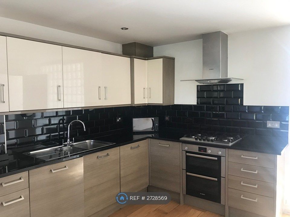 Property photo 2 of 24 Kitchen