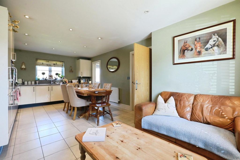 Property photo 2 of 18 Pbox-Img.Jpg