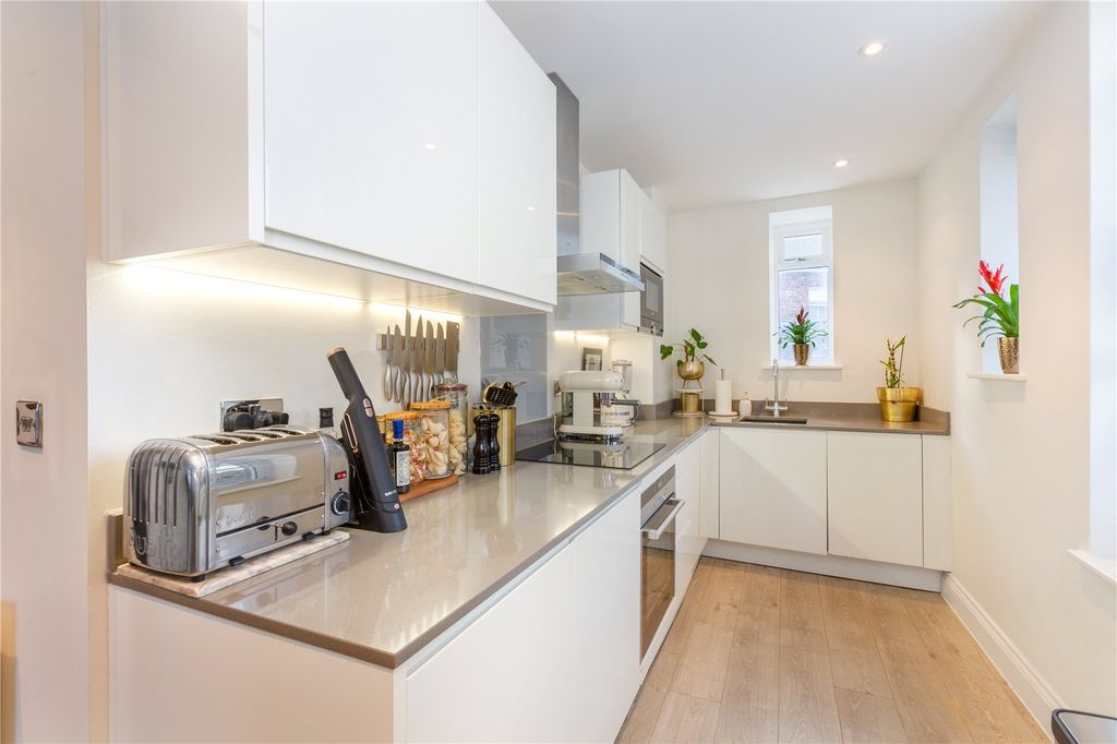Property photo 2 of 10 Kitchen