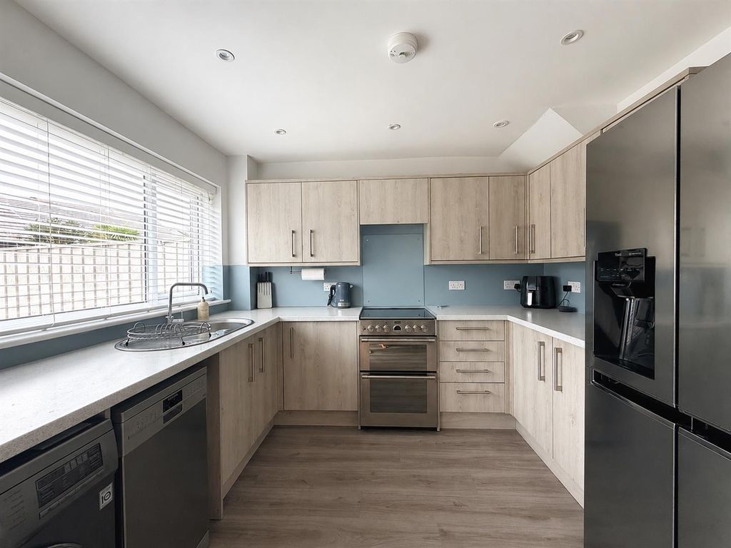 Property photo 2 of 20 5Fc57A23-892D-49E8-9558-8B90C770Ac76.Png
