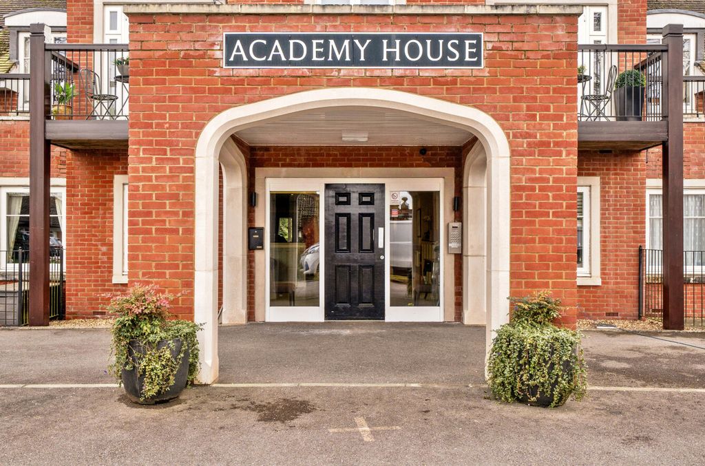 Property photo 2 of 22 1-699831Be850F1-1...