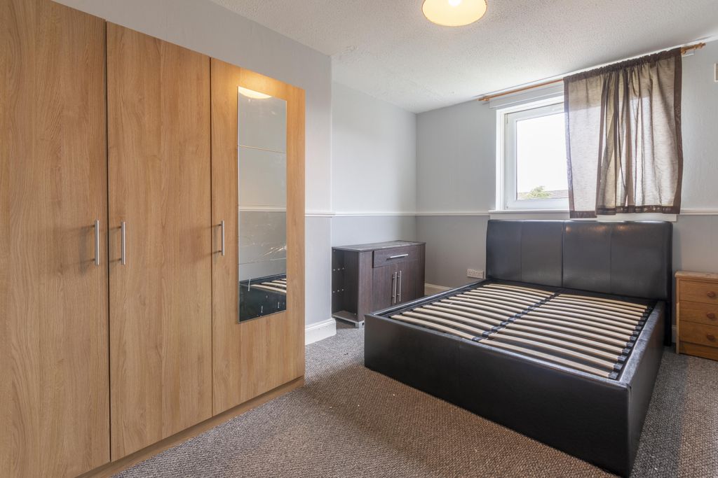 Property photo 1 of 4