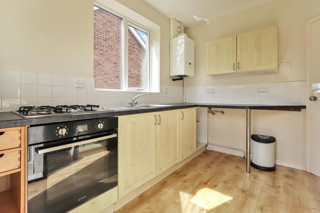 Property photo 2 of 10 Kitchen