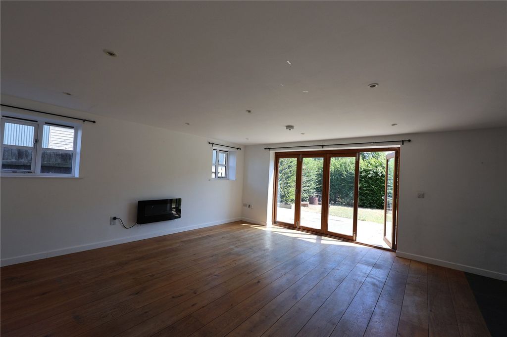 Property photo 3 of 16 Picture No. 17