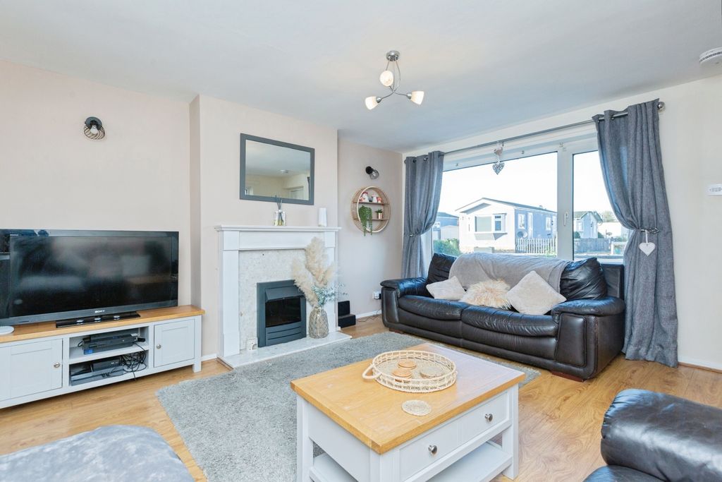 Property photo 2 of 17 Photo