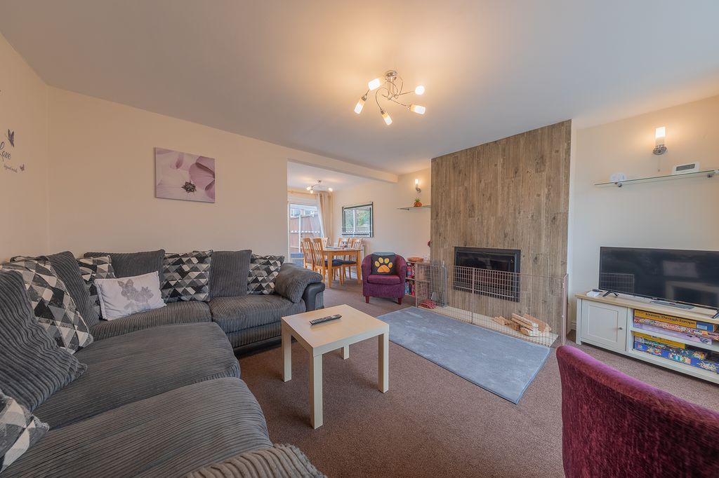 Property photo 2 of 32