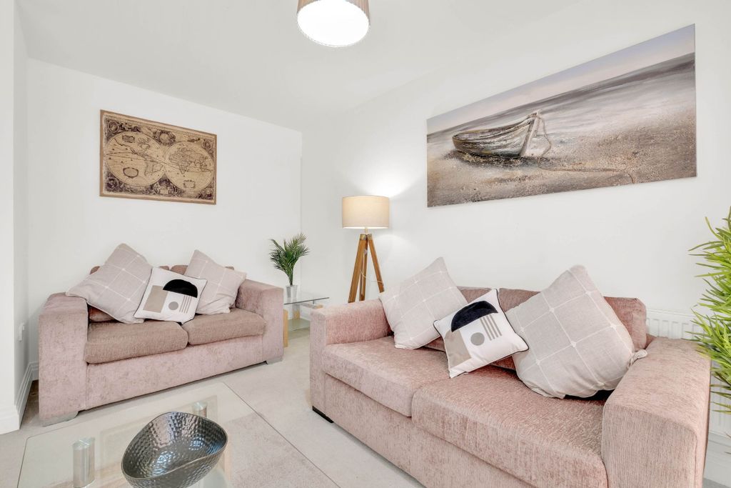 Property photo 2 of 47