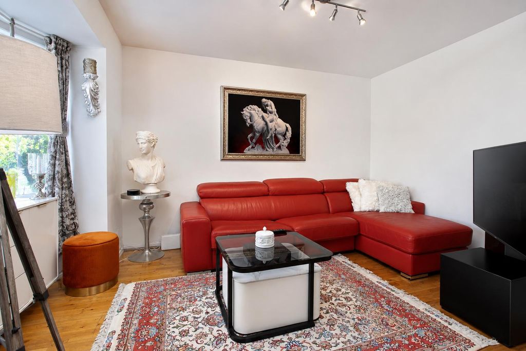 Property photo 3 of 7 10636d1c-E7c2-47Cb-91B5-8ba5c561049F.Png