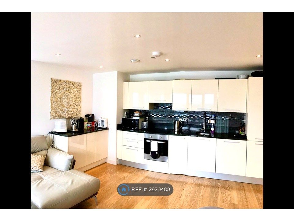 Property photo 3 of 12 Kitchen