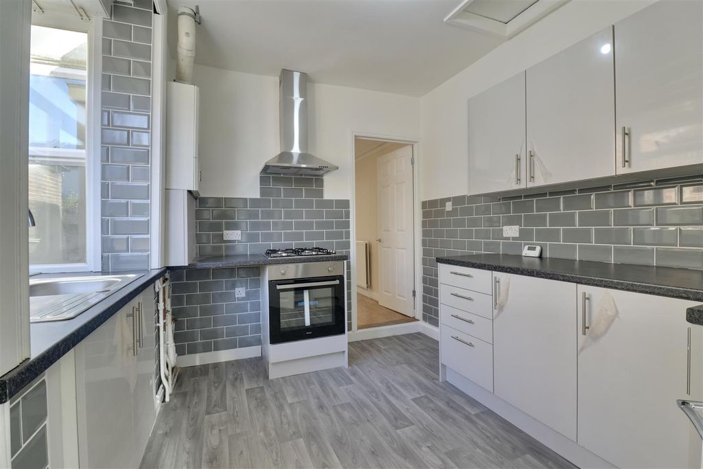 Property photo 2 of 18 E3899Ef4-94E9-4Ac0-8084-31740E268Ae2_1_201_A.Jpeg