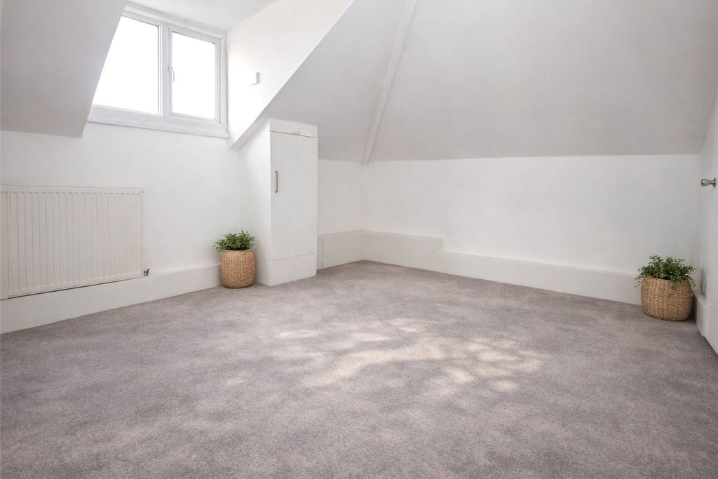 Property photo 3 of 9 Reception