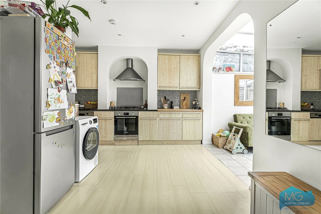 Property photo 2 of 21 Picture No. 32