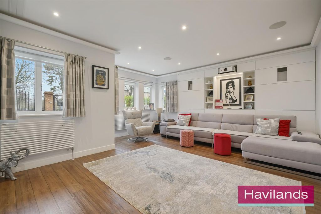 Property photo 2 of 31 Green Dragon Lane-18.Jpg