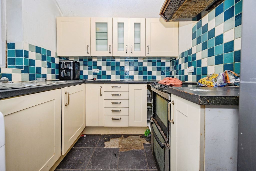 Property photo 3 of 10 Pbox-Img.Jpg