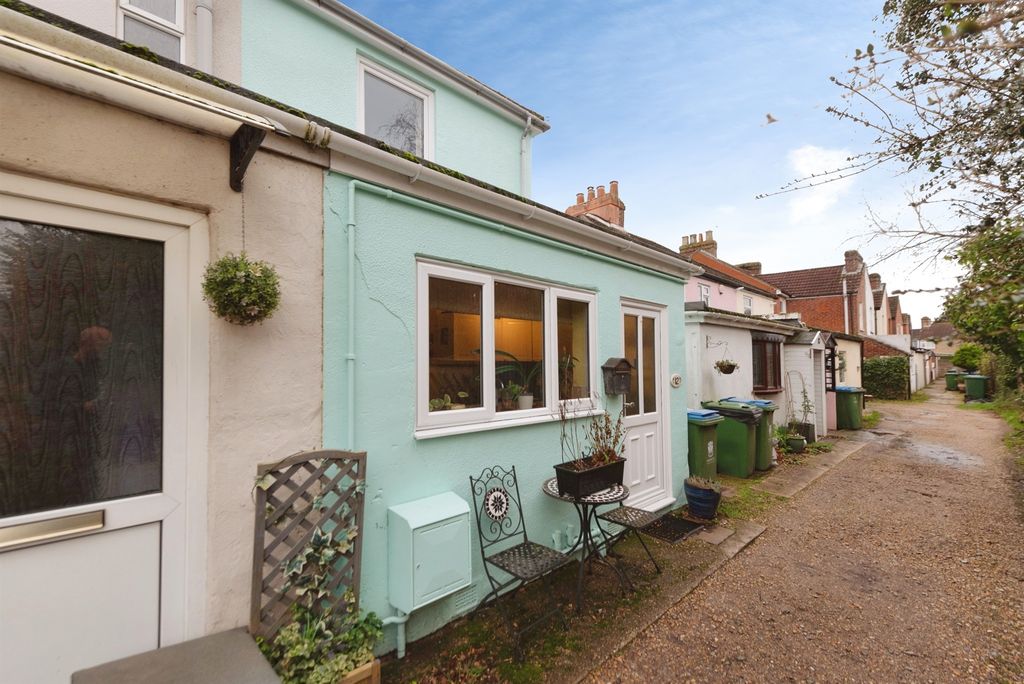 Property photo 2 of 18