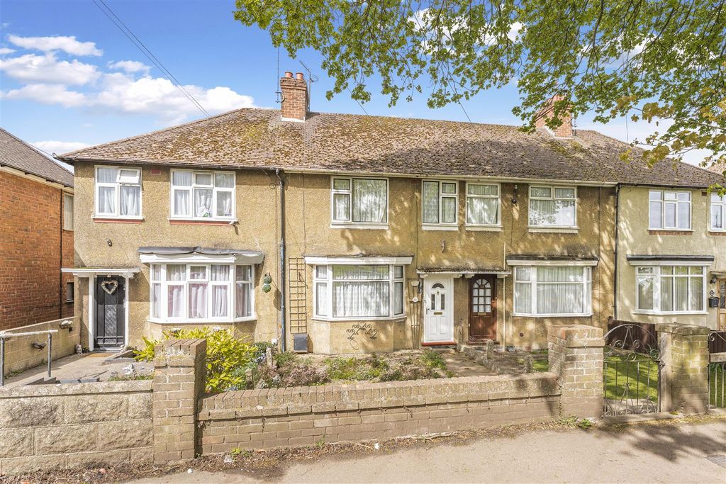 Property photo 1 of 14 56 Ruscote Avenue, Banbury-2.Jpg