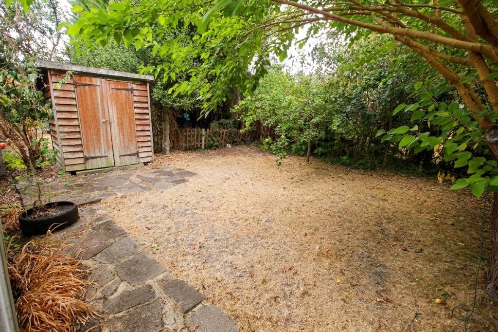 Property photo 2 of 9 Garden