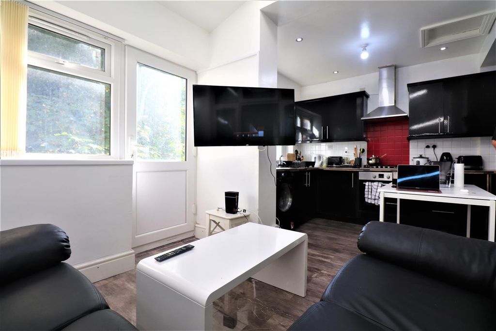 Property photo 1 of 14 Kitchen/ Lounge