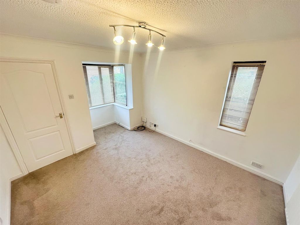 Property photo 3 of 5 3