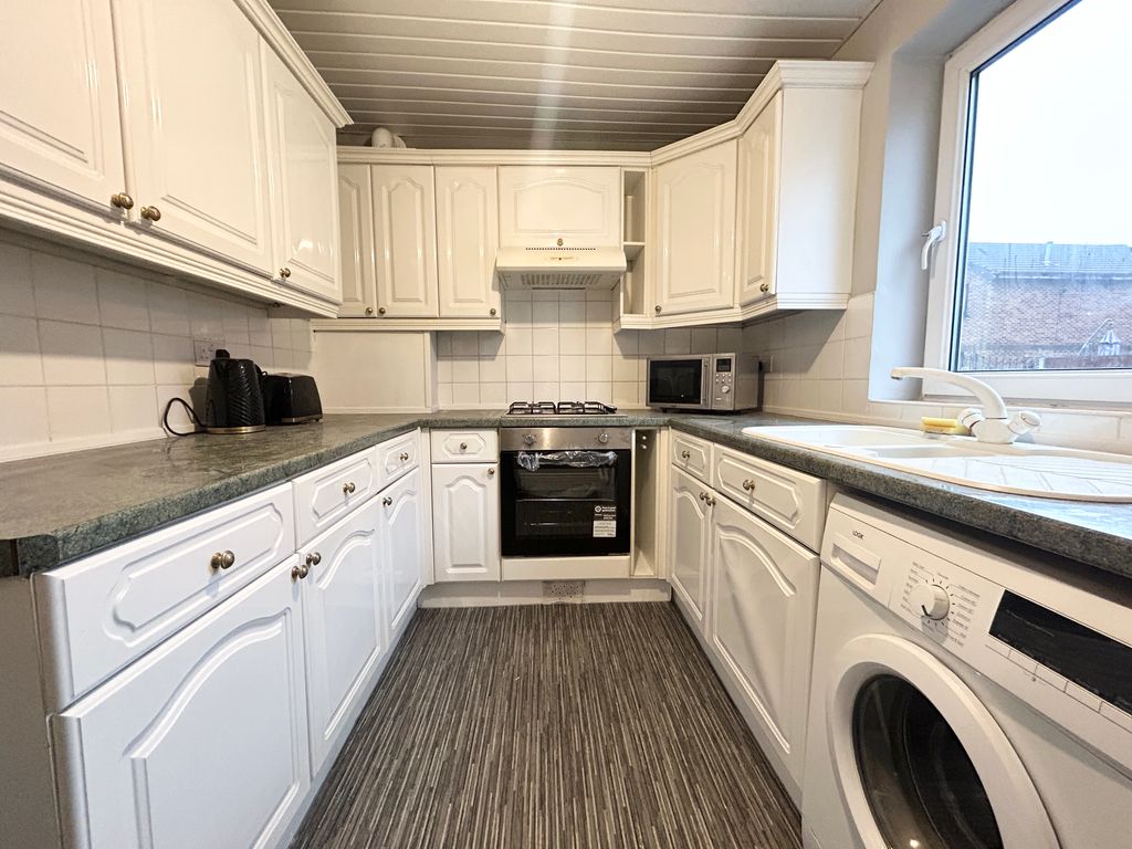 Property photo 1 of 6 Kitchen