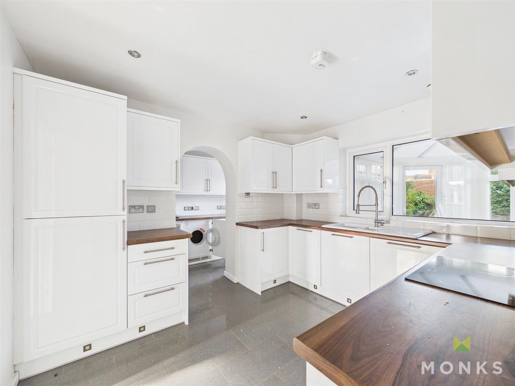 Property photo 2 of 20 Kitchen