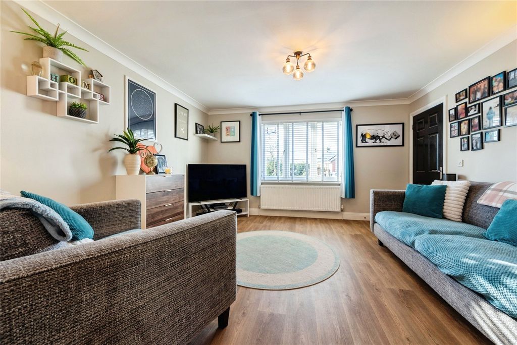 Property photo 2 of 18 Picture No. 15