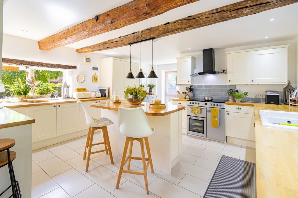 Property photo 1 of 40 5519971