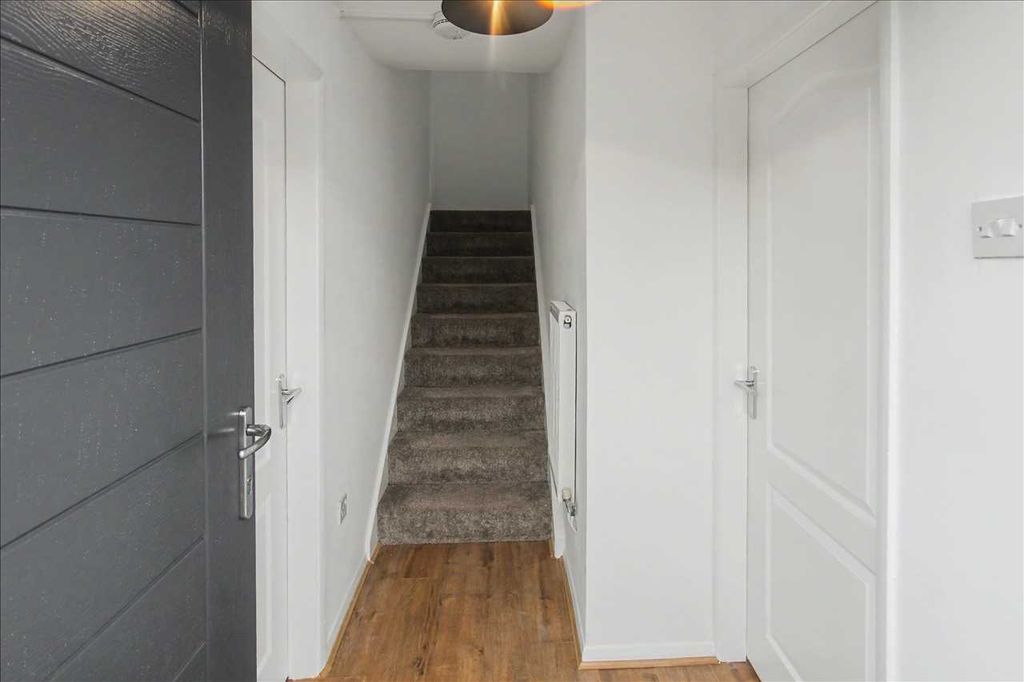 Property photo 2 of 27 Entrance