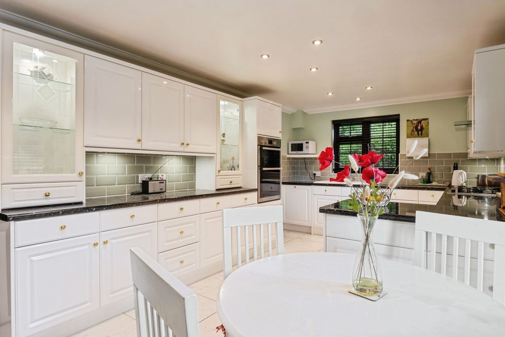 Property photo 3 of 20 Pbox-Img.Jpg