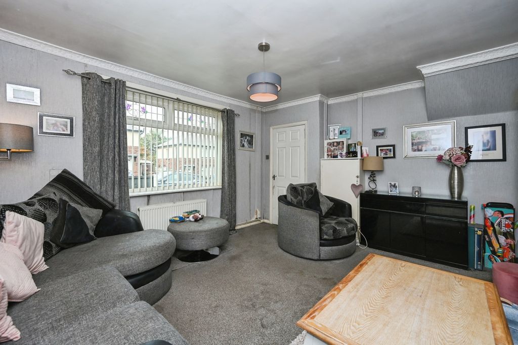 Property photo 2 of 17 Photo