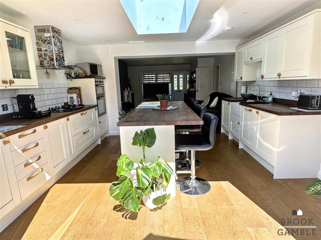 Property photo 3 of 34 01323 438506