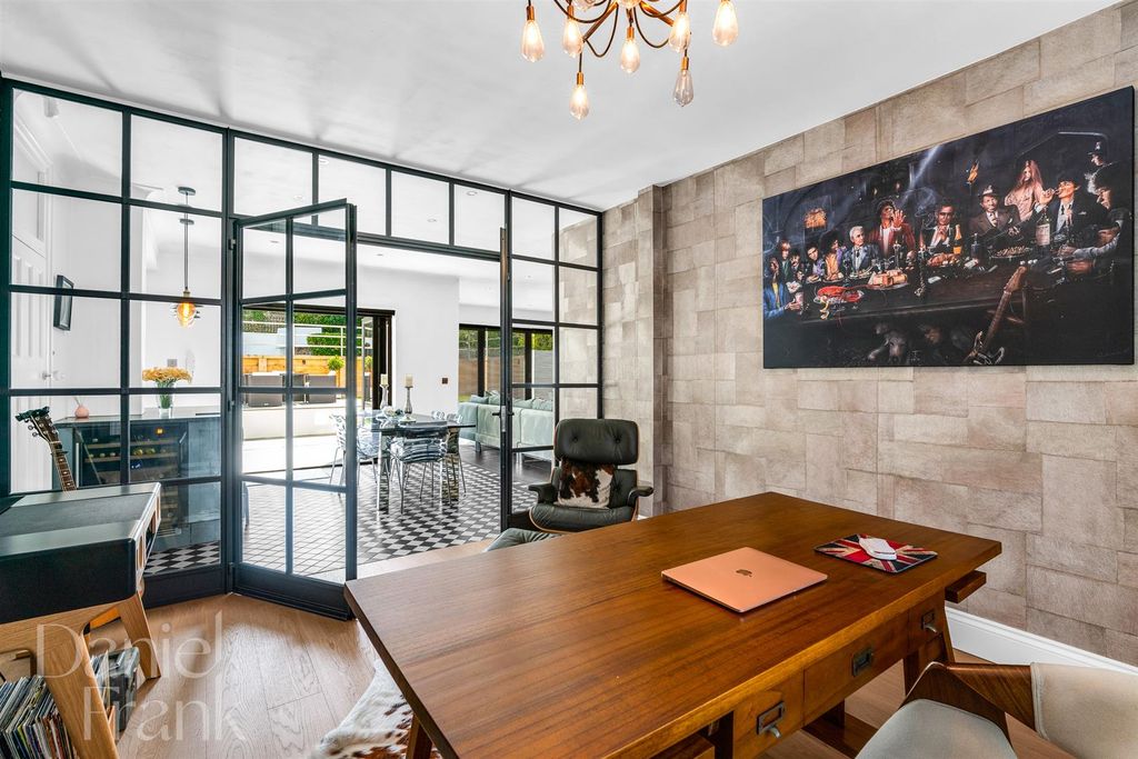 Additional image 15 of 5 bed detached house for saleThe Uplands, Loughton IG10