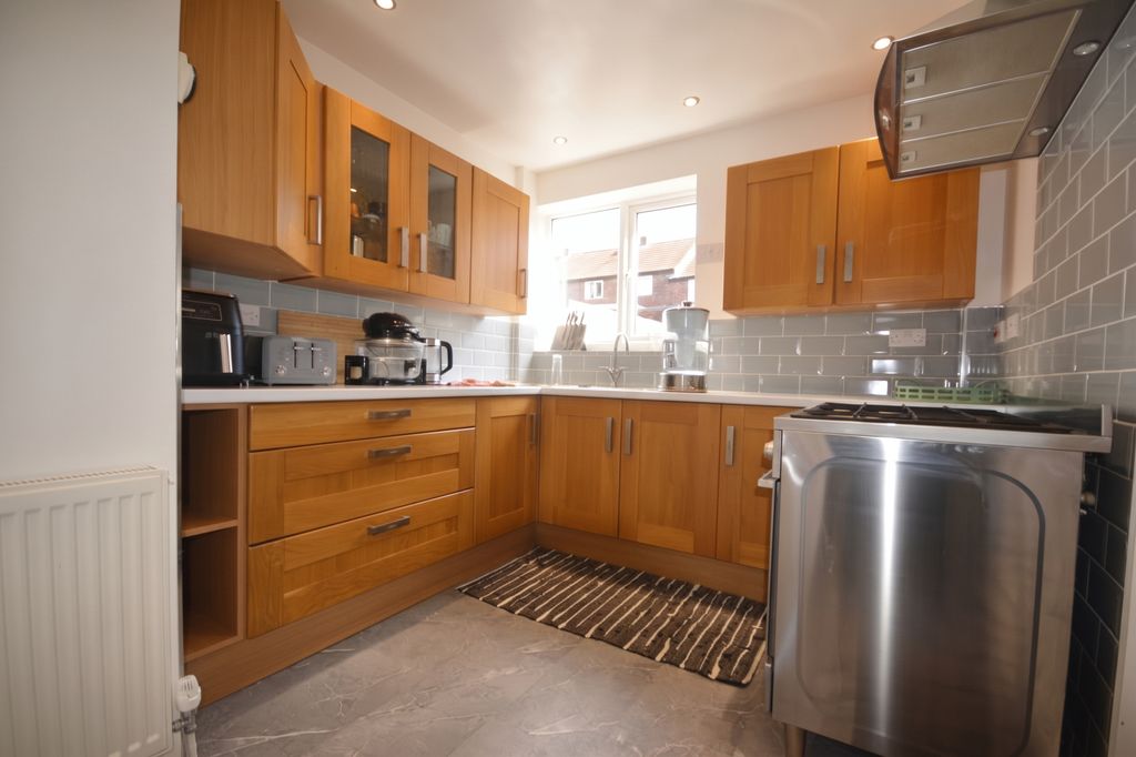 Property photo 3 of 18 Kitchen
