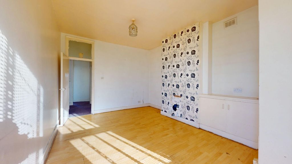 Property photo 3 of 15 Flat B, 19 Ismaila Road, Forest Gate, London, E7 9Ph
