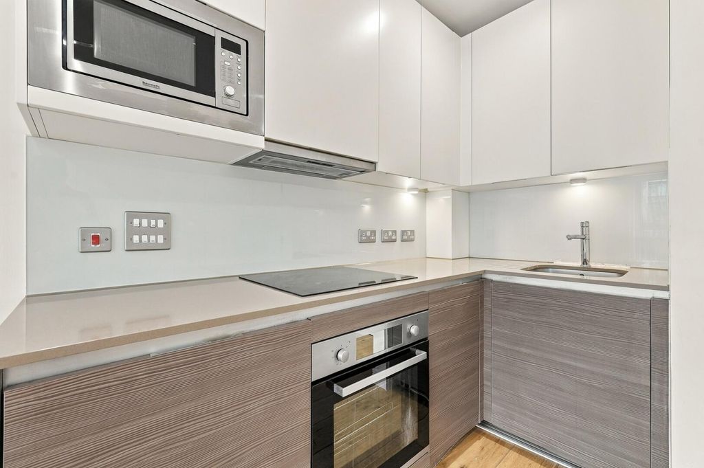 Property photo 3 of 20 Kitchen