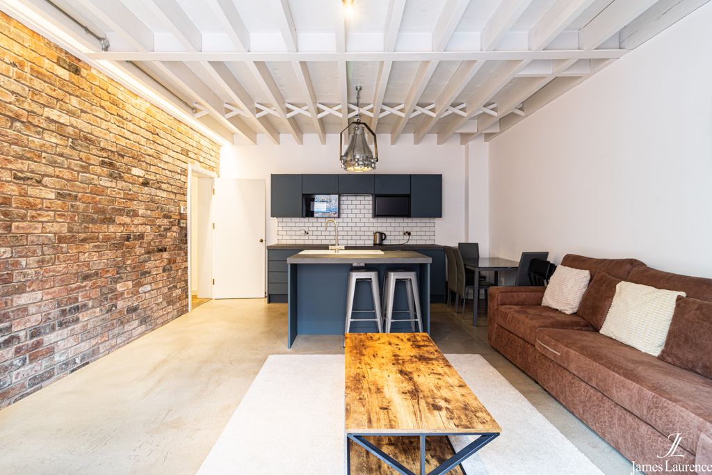 Property photo 2 of 16 8X1A6104-Hdr